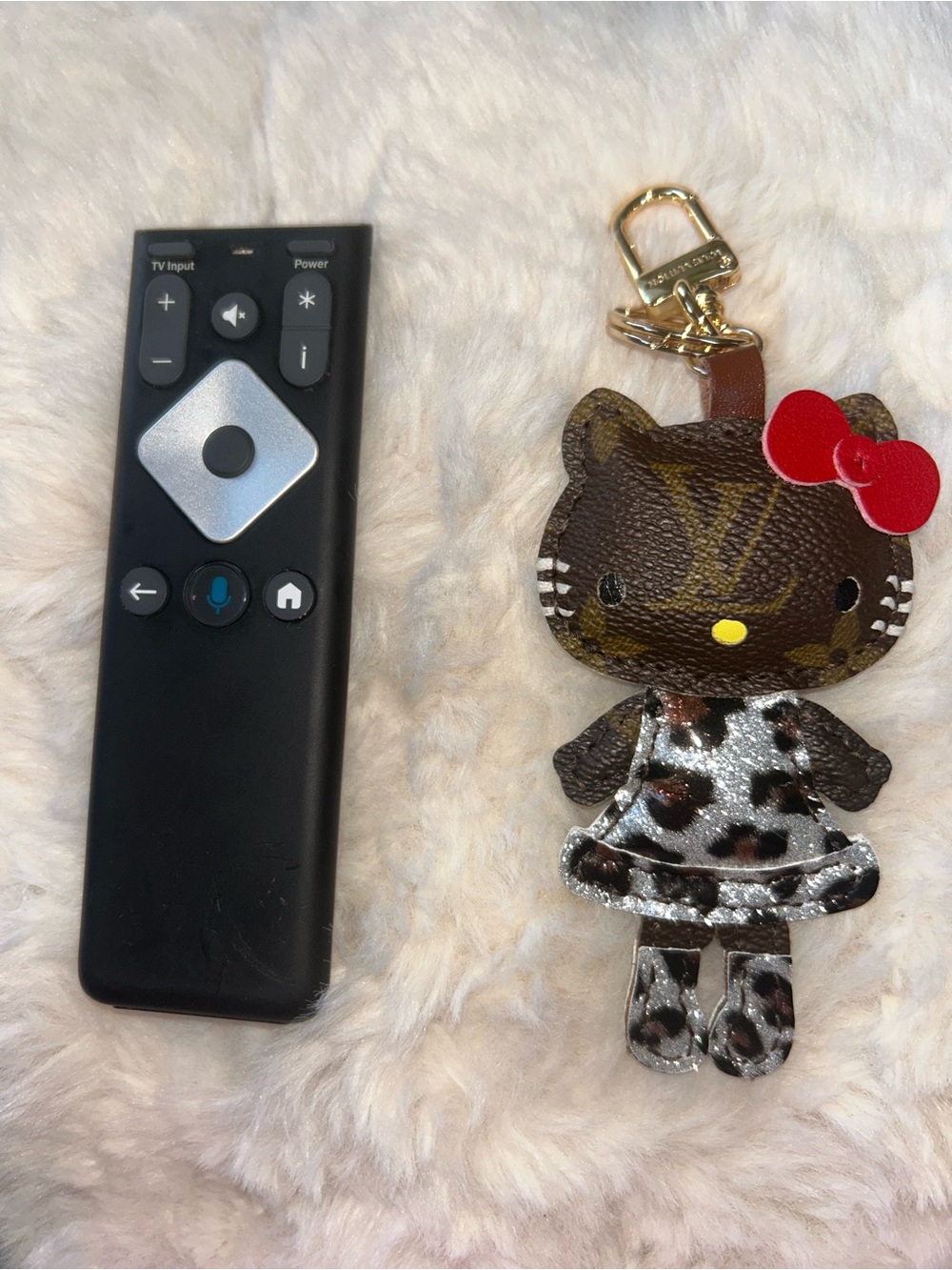 Louis Vuitton Brown Monogram Kitty Key Charm with Red Bow - Picture 5 of 6